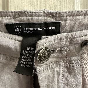 INC Concepts Women’s 16W Capri Pants